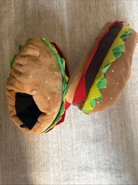 Old Navy Hamburger Slippers Size- L (1-2)